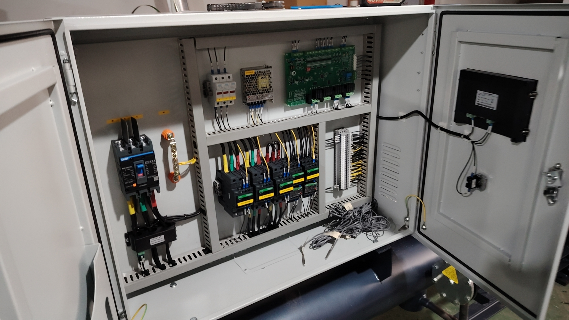 هل يمكن استخدام الفولتية 380V 60Hz و 380 فولت 50 هرتز من المبردات الصناعية بالتبادل؟